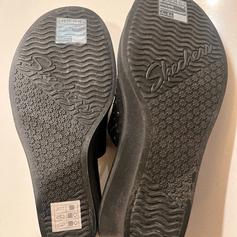 Skechers Luxe Foam Wedge Sandals - Picture 4 of 4